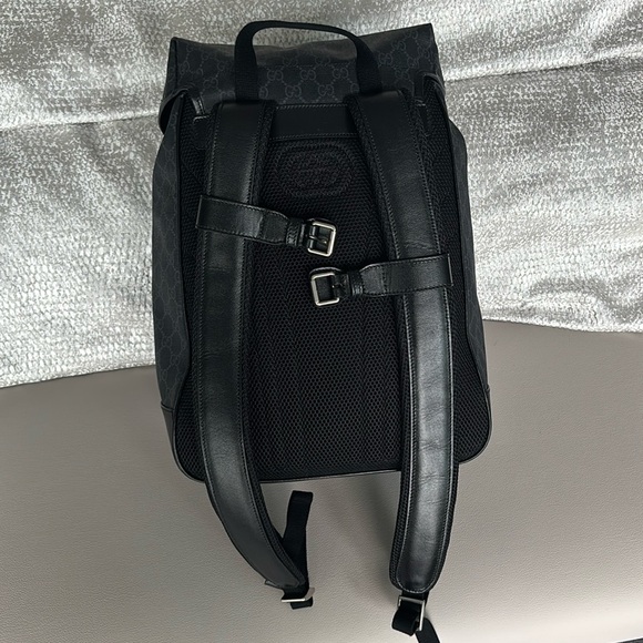 Men’s GUCCI medium backpack with interlocking G - like new, used once - Picture 7 of 13